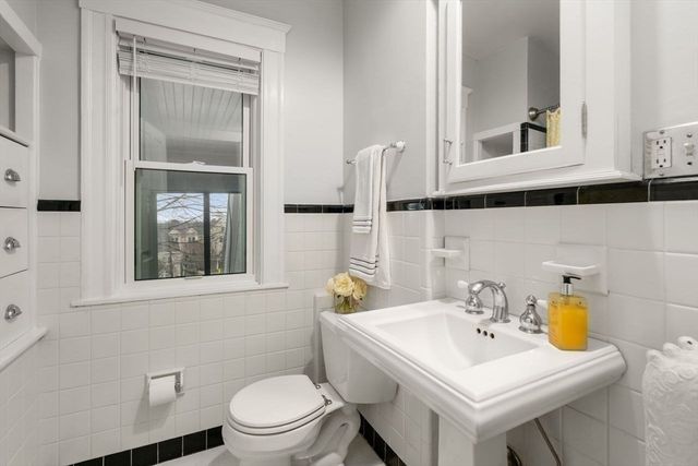 12 Bigelow Cir 2, Boston, MA 02135