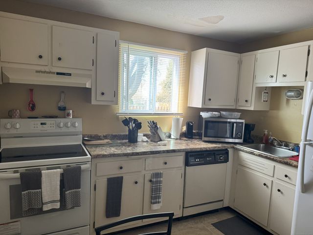 43 George Avenue APT B, Groton, CT 06340
