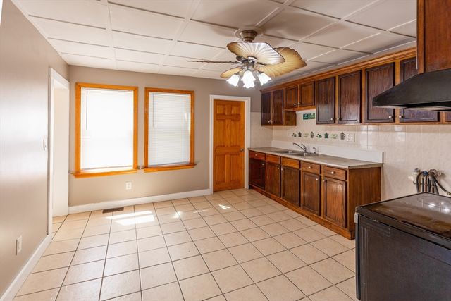 406-408 Court St, Plymouth, MA 02360