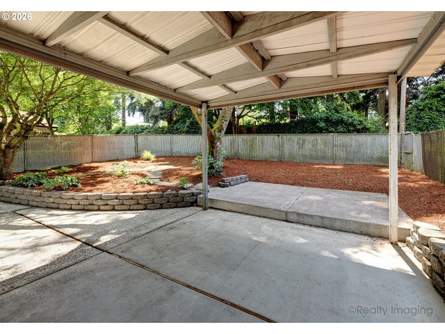 8834 Ne RUSSELL Pl, Portland, OR 97220