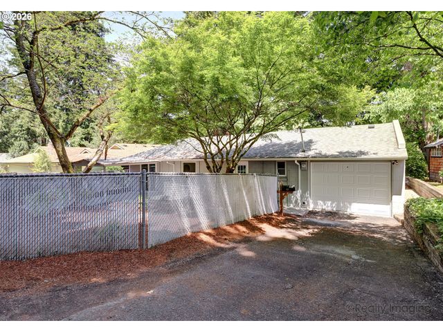 8834 Ne RUSSELL Pl, Portland, OR 97220
