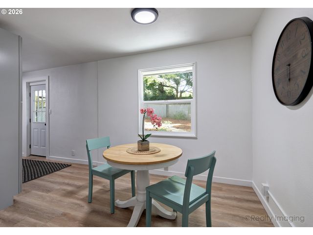 8834 Ne RUSSELL Pl, Portland, OR 97220