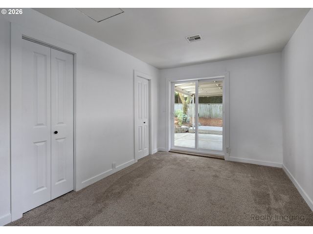 8834 Ne RUSSELL Pl, Portland, OR 97220