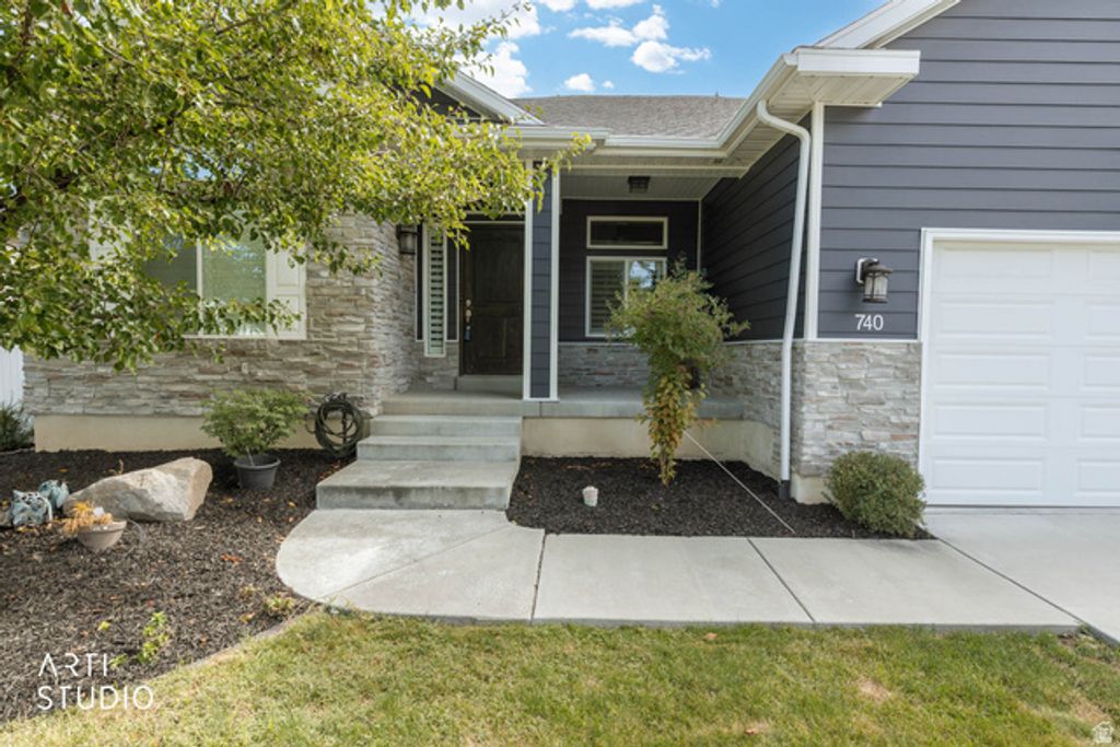 740 N CHAMPION LN, Kaysville, UT 84037 — exterior