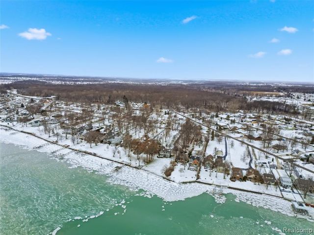 38301 Murdick Drive, New Baltimore, MI 48047