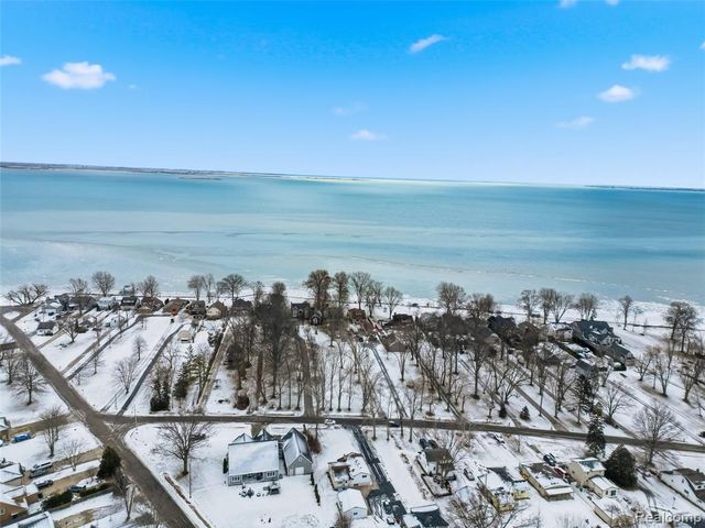 38301 Murdick Drive, New Baltimore, MI 48047