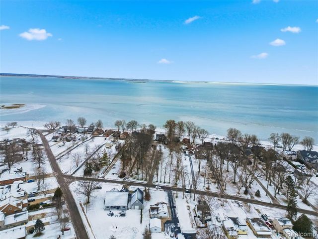 38301 Murdick Drive, New Baltimore, MI 48047