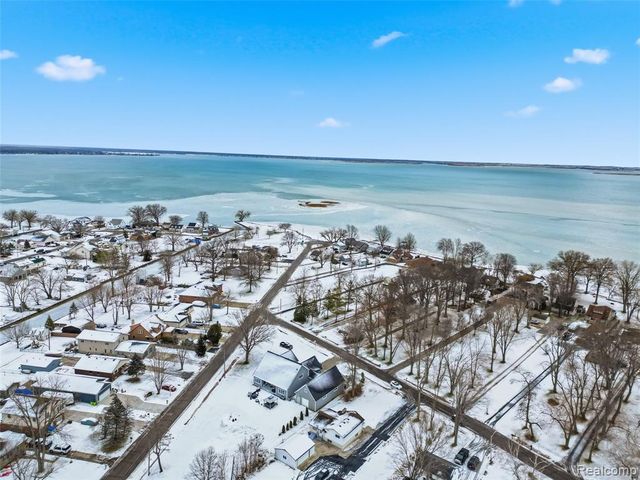 38301 Murdick Drive, New Baltimore, MI 48047