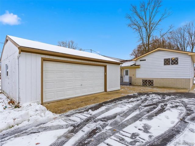 38301 Murdick Drive, New Baltimore, MI 48047