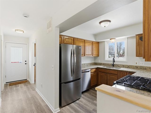 38301 Murdick Drive, New Baltimore, MI 48047