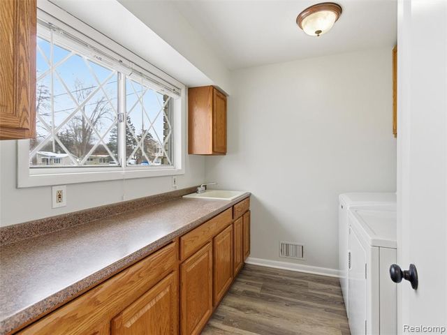 38301 Murdick Drive, New Baltimore, MI 48047