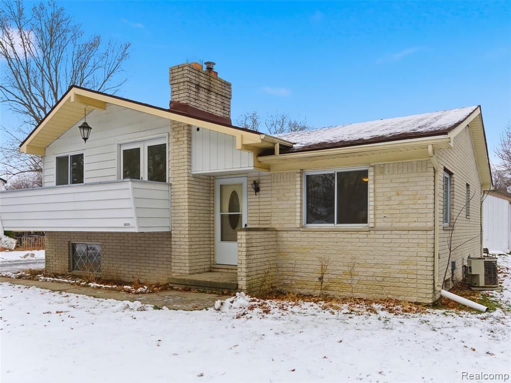 38301 Murdick Drive, New Baltimore, MI 48047