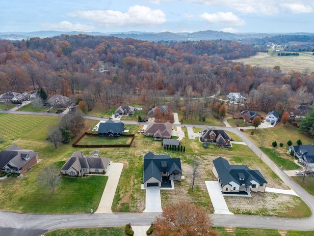 382 Woods Edge Drive, Somerset, KY 42503