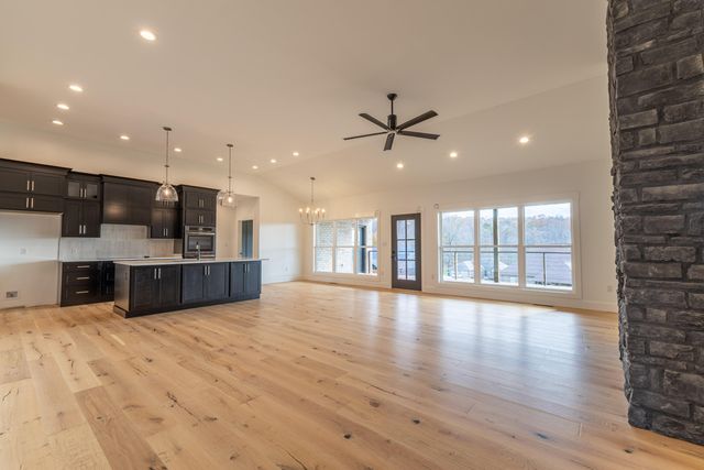 382 Woods Edge Drive, Somerset, KY 42503