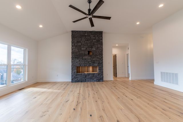 382 Woods Edge Drive, Somerset, KY 42503