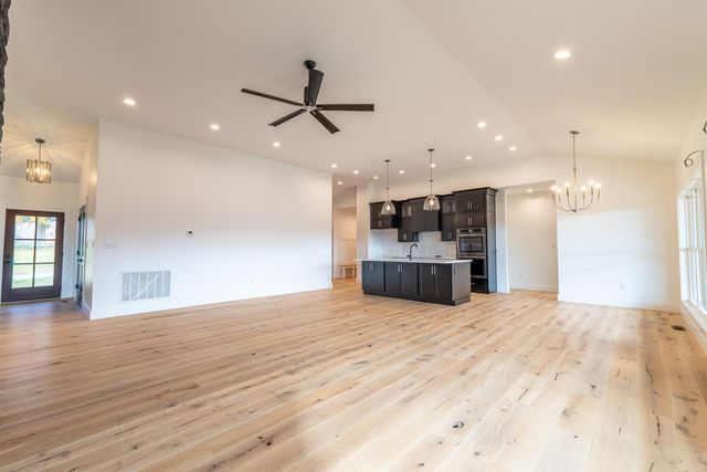 382 Woods Edge Drive, Somerset, KY 42503