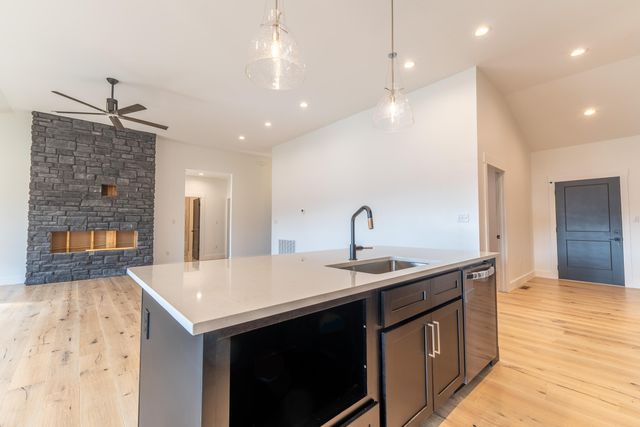 382 Woods Edge Drive, Somerset, KY 42503