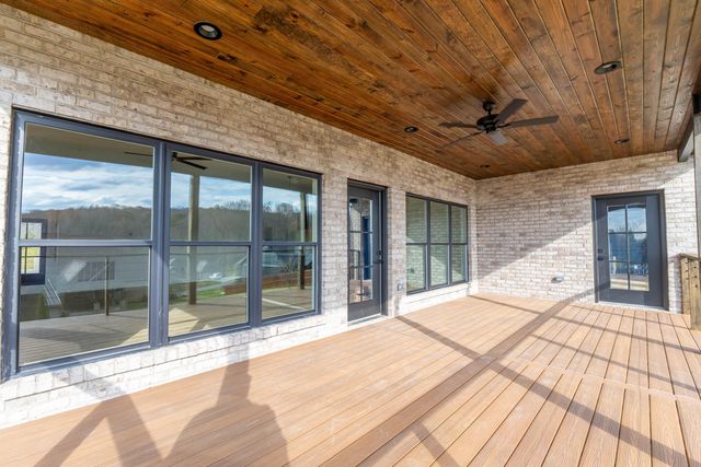 382 Woods Edge Drive, Somerset, KY 42503