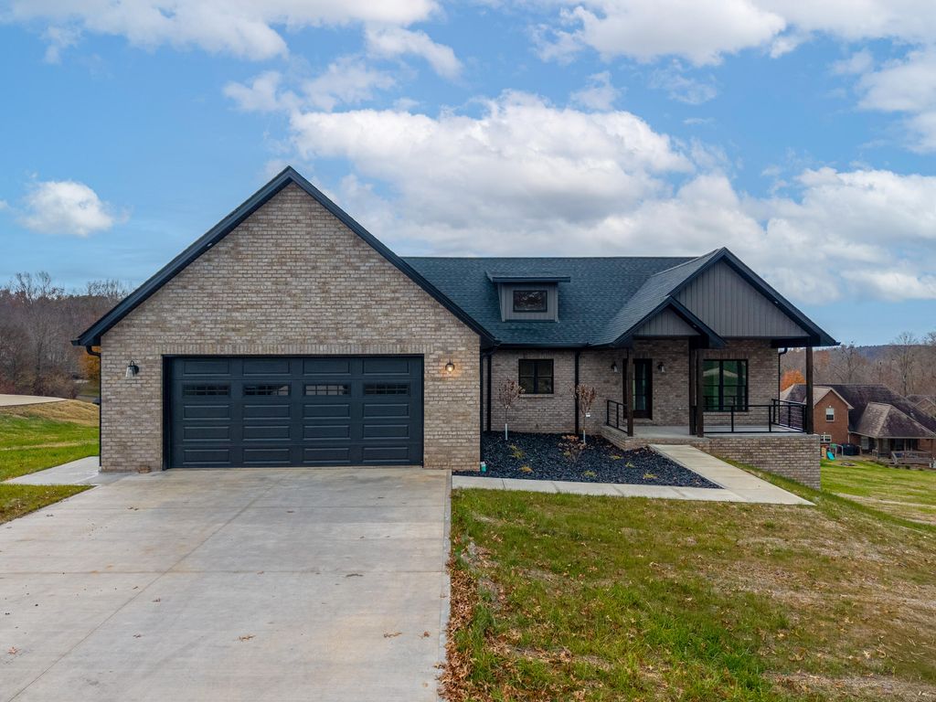382 Woods Edge Drive, Somerset, KY 42503