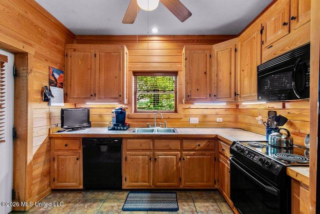 1454 Livingston Vernon Road, Flora, MS 39071