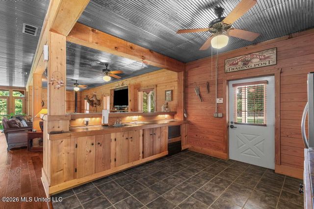 1454 Livingston Vernon Road, Flora, MS 39071