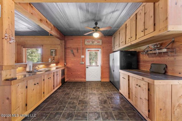 1454 Livingston Vernon Road, Flora, MS 39071
