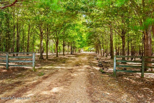 1454 Livingston Vernon Road, Flora, MS 39071
