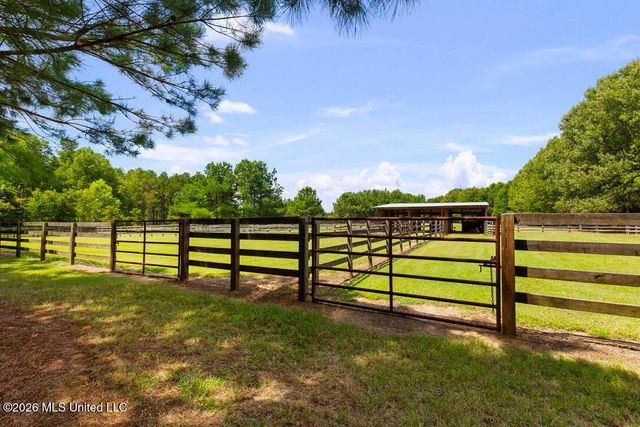 1454 Livingston Vernon Road, Flora, MS 39071