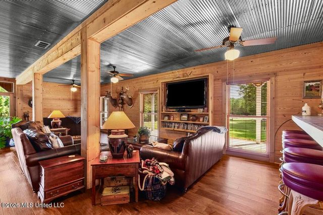1454 Livingston Vernon Road, Flora, MS 39071