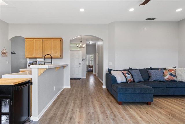 496 Crestfield Cir, Roseville, CA 95678