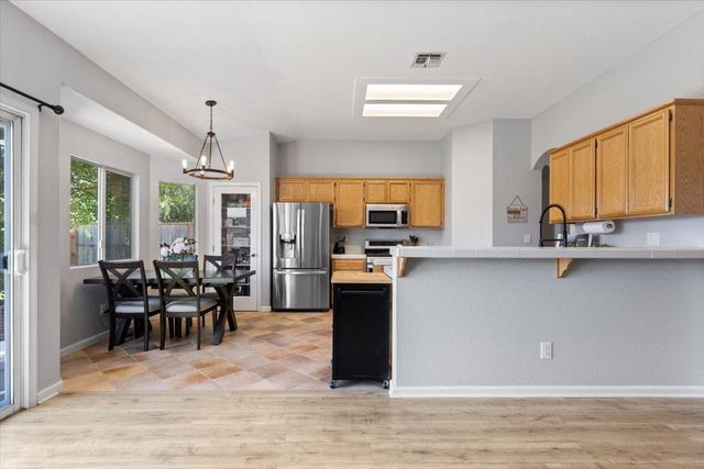 496 Crestfield Cir, Roseville, CA 95678