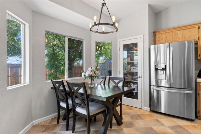 496 Crestfield Cir, Roseville, CA 95678