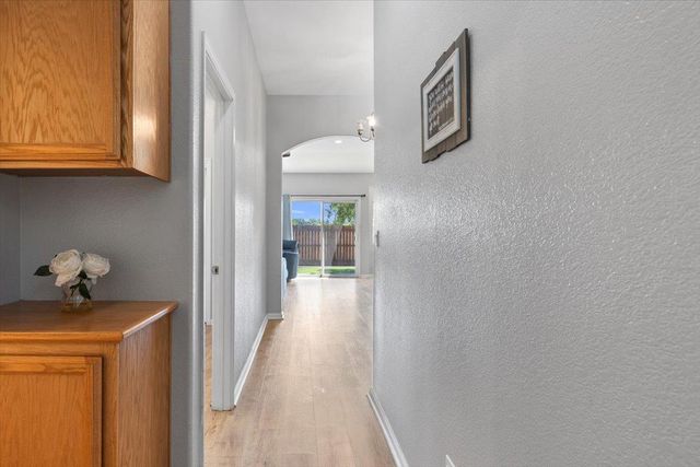 496 Crestfield Cir, Roseville, CA 95678