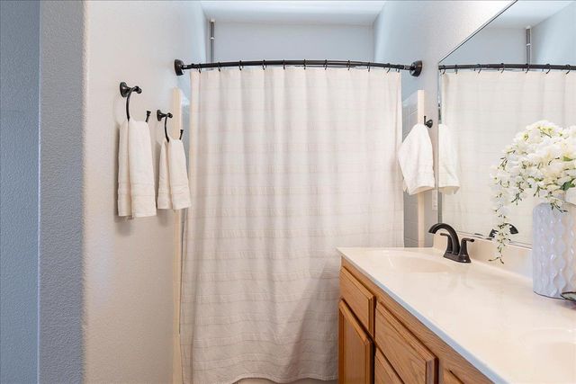 496 Crestfield Cir, Roseville, CA 95678