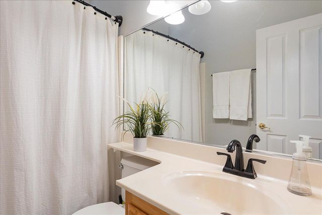 496 Crestfield Cir, Roseville, CA 95678