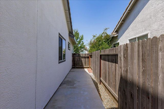 496 Crestfield Cir, Roseville, CA 95678