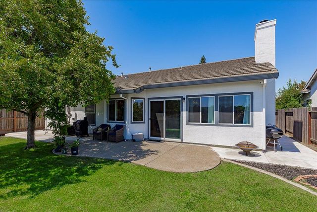 496 Crestfield Cir, Roseville, CA 95678