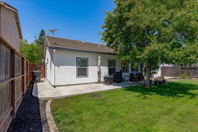 496 Crestfield Cir, Roseville, CA 95678