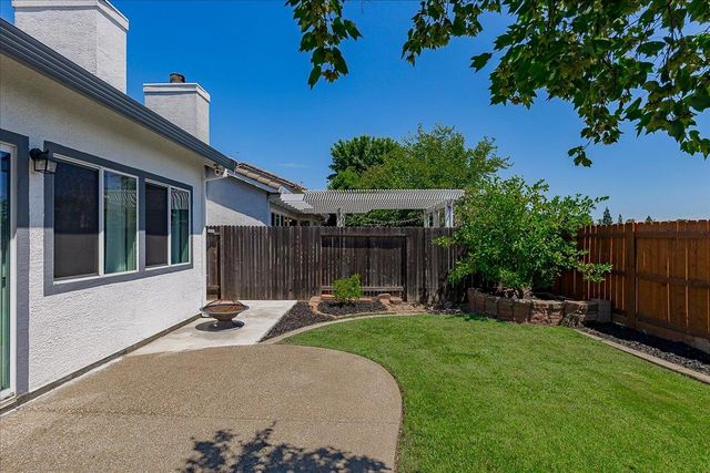 496 Crestfield Cir, Roseville, CA 95678