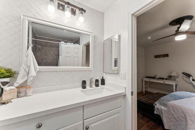 5483 Adobe Falls Rd. 7, San Diego, CA 92120