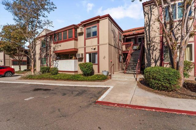 5483 Adobe Falls Rd. 7, San Diego, CA 92120