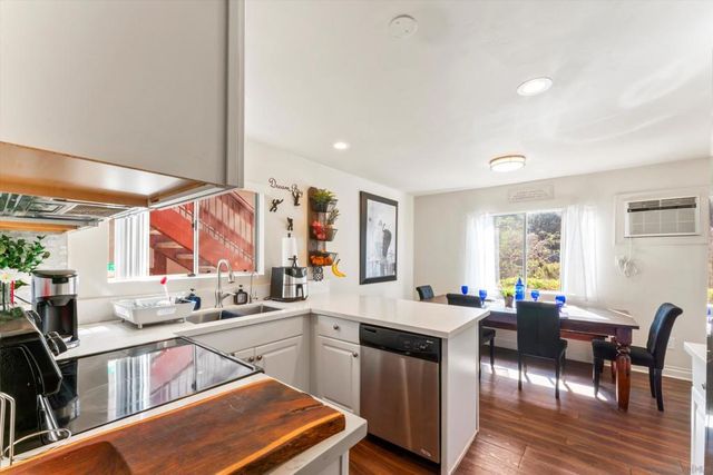 5483 Adobe Falls Rd. 7, San Diego, CA 92120