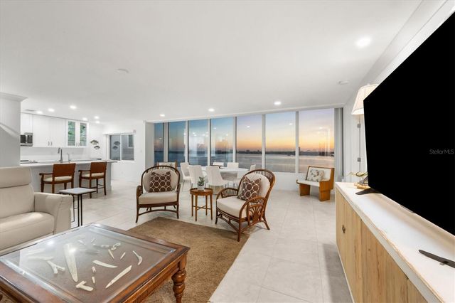 350 GOLDEN GATE POINT 62, Sarasota, FL 34236