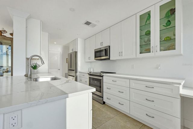 350 GOLDEN GATE POINT 62, Sarasota, FL 34236