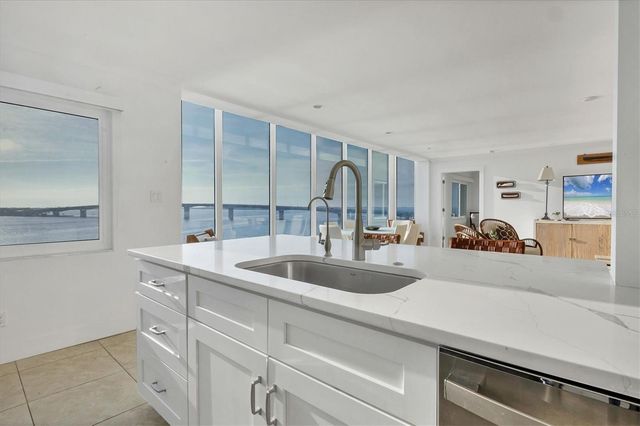 350 GOLDEN GATE POINT 62, Sarasota, FL 34236