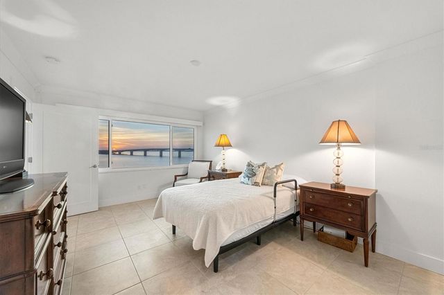 350 GOLDEN GATE POINT 62, Sarasota, FL 34236