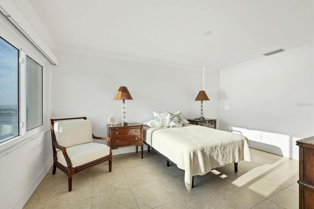 350 GOLDEN GATE POINT 62, Sarasota, FL 34236