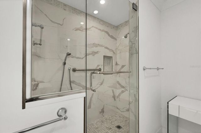 350 GOLDEN GATE POINT 62, Sarasota, FL 34236