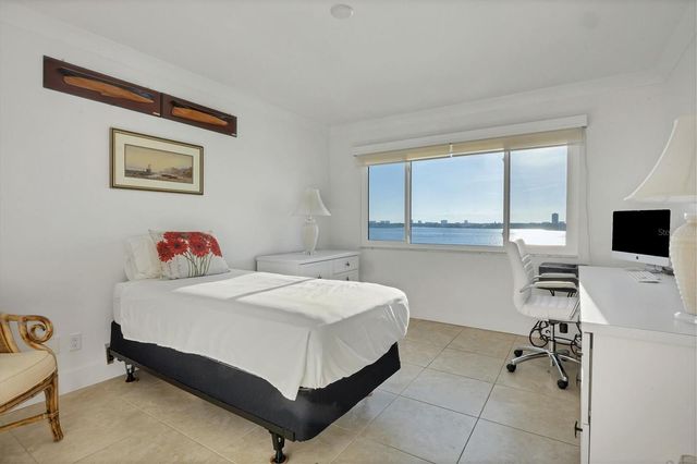 350 GOLDEN GATE POINT 62, Sarasota, FL 34236