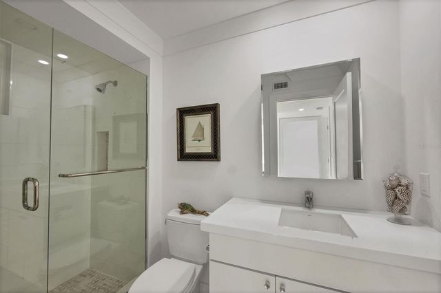 350 GOLDEN GATE POINT 62, Sarasota, FL 34236